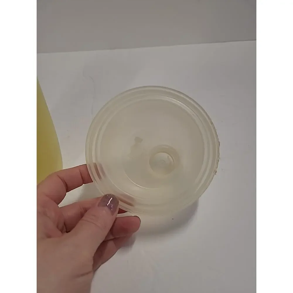 Tupperware Mini Quick Shake 16 oz. Yellow Vintage Gravy Salad Dressing 70's